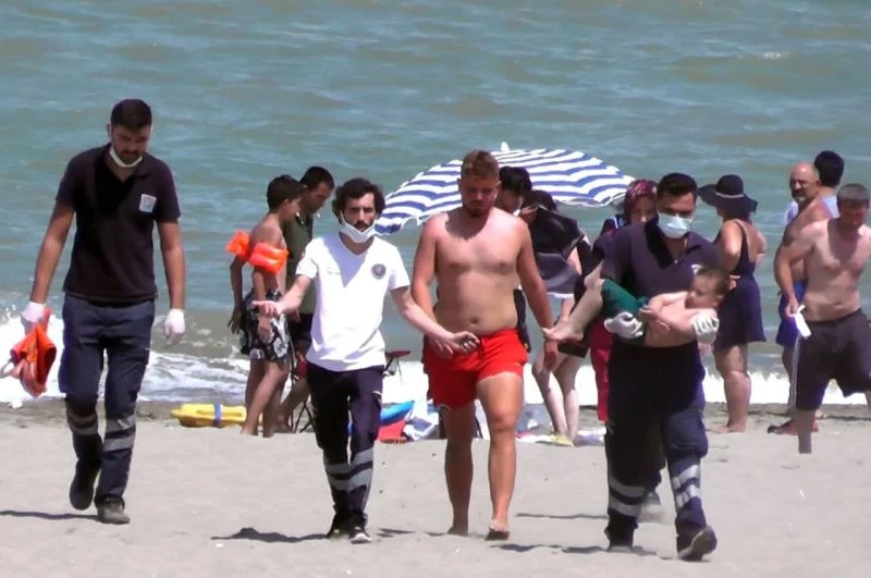 Boğulma tehlikesi geçiren 4 yaşındaki çocuk cankurtaranlar sayesinde kurtuldu
