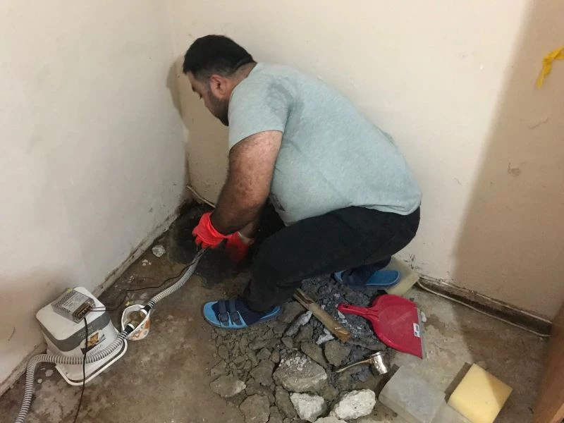   Evini lağım suyu basan vatandaş İmamoğlu’na isyan etti
