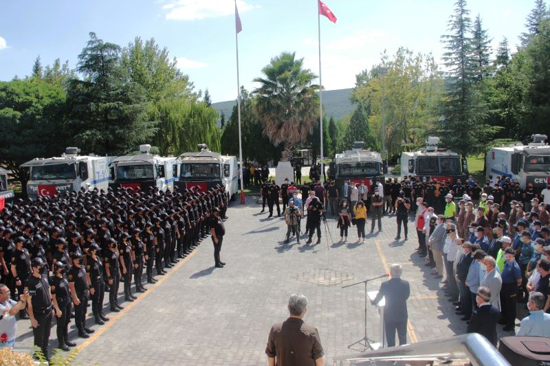 Emniyet’in ’alev savaşçıları’na görkemli uğurlama
