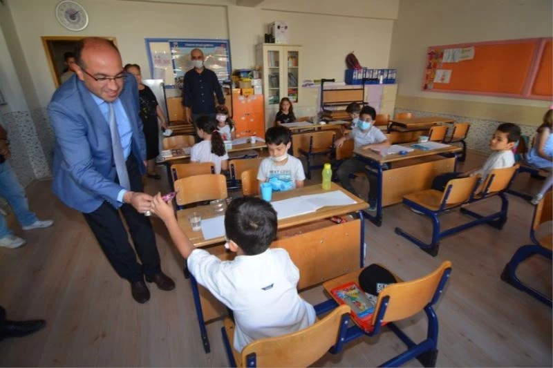 Başkan Çöl’den miniklerin başlattığı ağaçlandırma kampanyasına destek sözü
