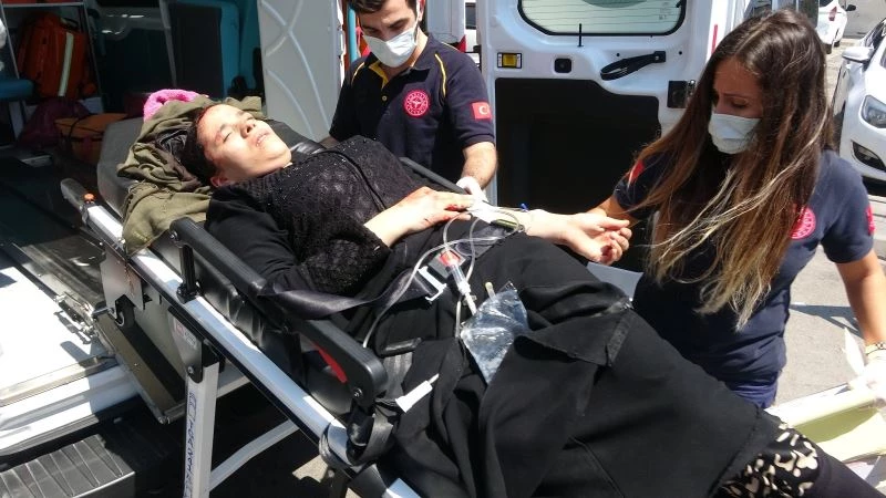 Boşanma aşamasındaki koca karısının kafasını taşla ezerek feci şekilde darp etti
