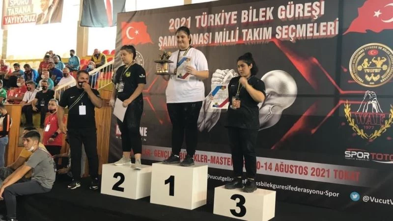 Dünya şampiyonasını izleyip heves etti, Türkiye şampiyonu oldu
