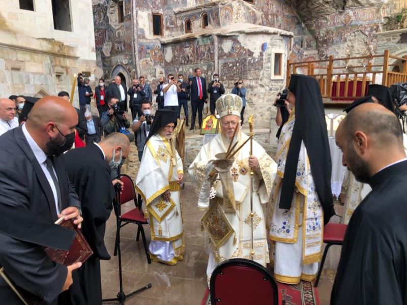 Fener Rum Patriği Bartholomeos ayin için Sümela Manastırı’na geldi
