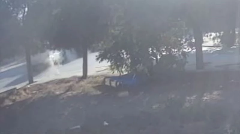 Midibüsün traktörü devirdiği kaza kamerada
