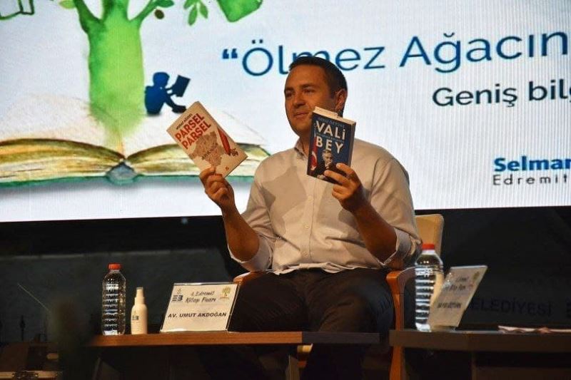 Umut Akdoğan Edremit Kitap fuarında konuştu
