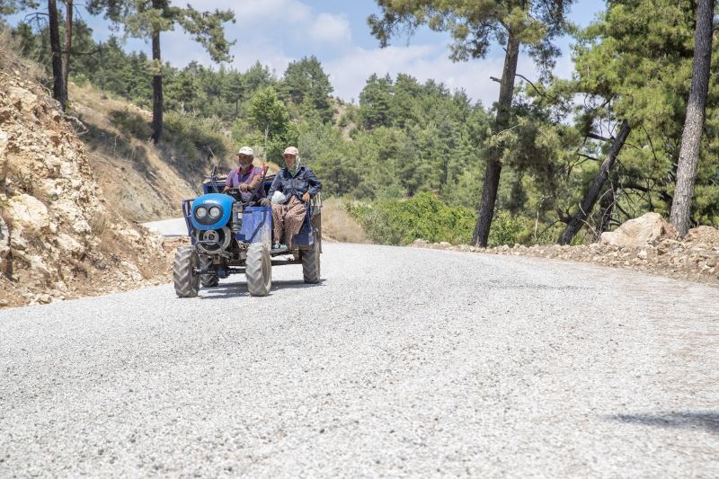 Erdemli’de Şahna-Üzümlü arasındaki 2 bin 600 metrelik yol yenilendi
