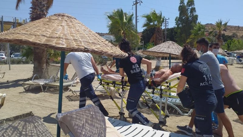 Denizde çırpınan genç, boğulmak üzereyken kurtarıldı
