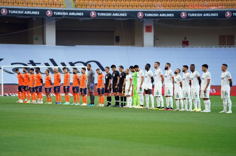 Süper Lig: Medipol Başakşehir: 0 - Aytemiz Alanyaspor: 1 (Maç devam ediyor)
