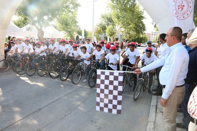 Meram’ın mahallelerinde bisiklet yarışı heyecanı yaşandı
