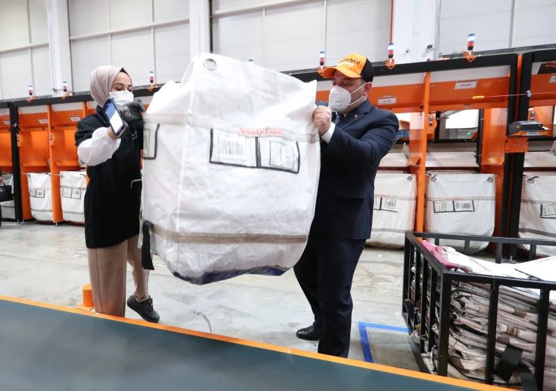 Bakan Varank, Türkiye’nin Decacorn’u olan e-ticaret sitesinin transfer merkezini ziyaret etti
