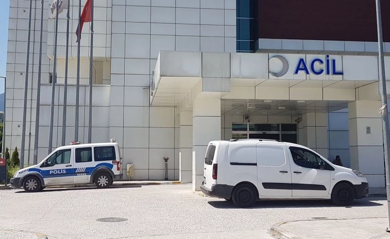Otel havuzunda hareketsiz bulunan yaşlı adam hastanede hayatını kaybetti
