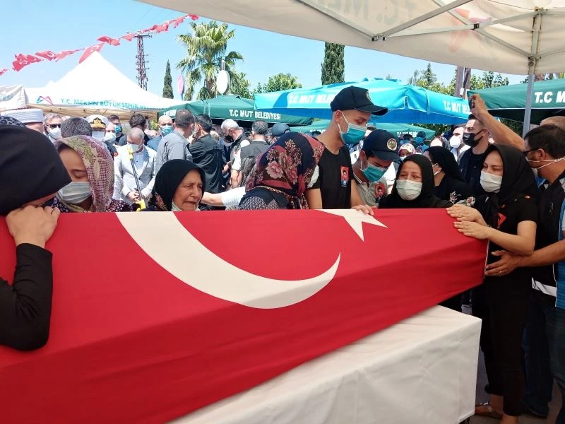 Düşen uçakta hayatını kaybeden orman mühendisi Mersin’de son yolculuğuna uğurlandı
