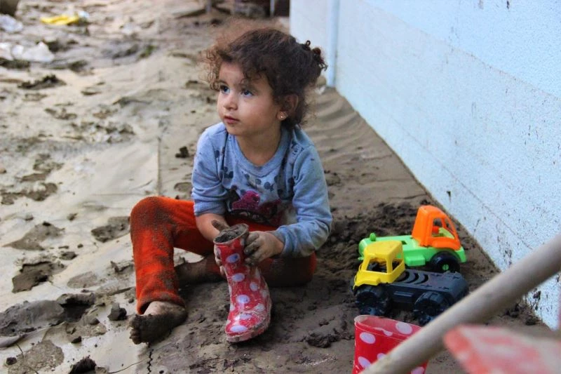 Felaketin ortasındaki masumiyet
