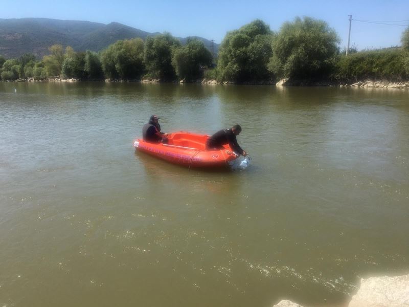 Sakarya Nehri’nde kaybolan genç ikinci günde de bulunamadı
