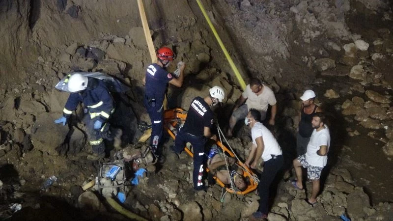 Çukurdan su tahliyesi yapan işçi toprak altında kaldı
