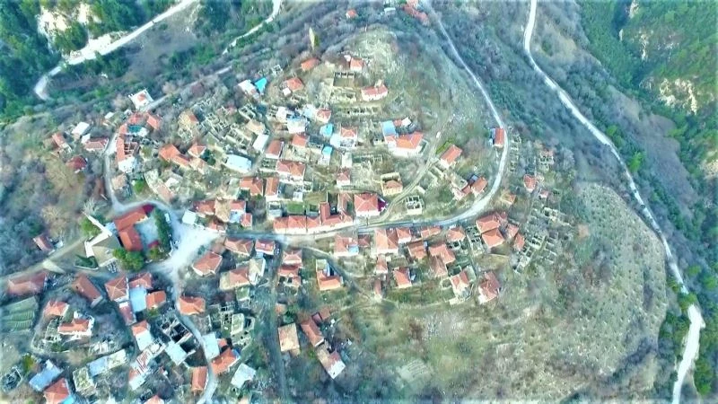 Antik kentin üzerinde yaşıyorlar
