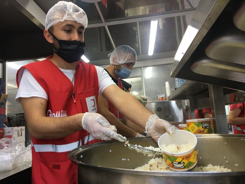 Kızılay´dan selzedelere 3 öğün sıcak yemek 24 saat hizmet
