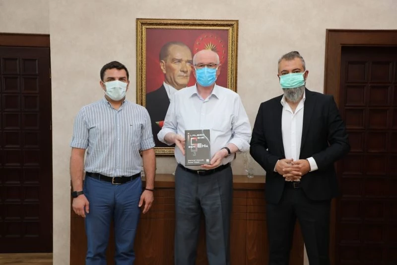 Başkan Kurt “İlklerin Şehri Eskişehir” kitabının yazarlarıyla bir araya geldi
