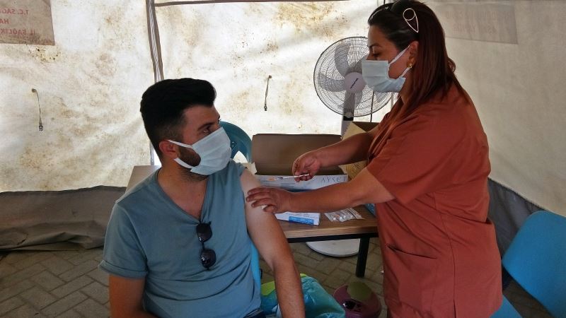 Yüksekovalılar ’Mavi’ kategoride kalmak için aşılarını yaptırmaya devam ediyor
