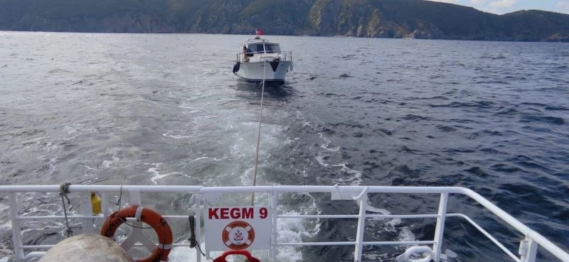 Karabiga açıklarında sürüklenen motoryat kurtarıldı
