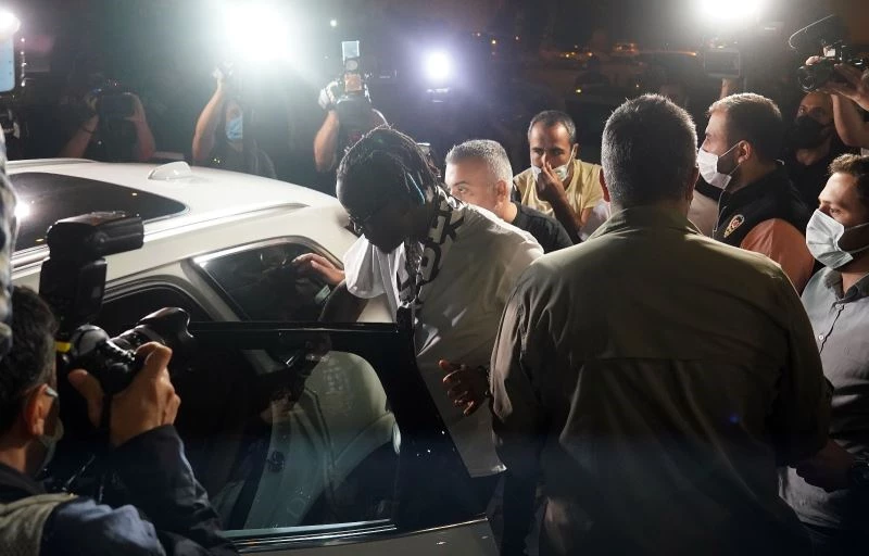 Beşiktaş’ın golcüsü Batshuayi, İstanbul’a geldi
