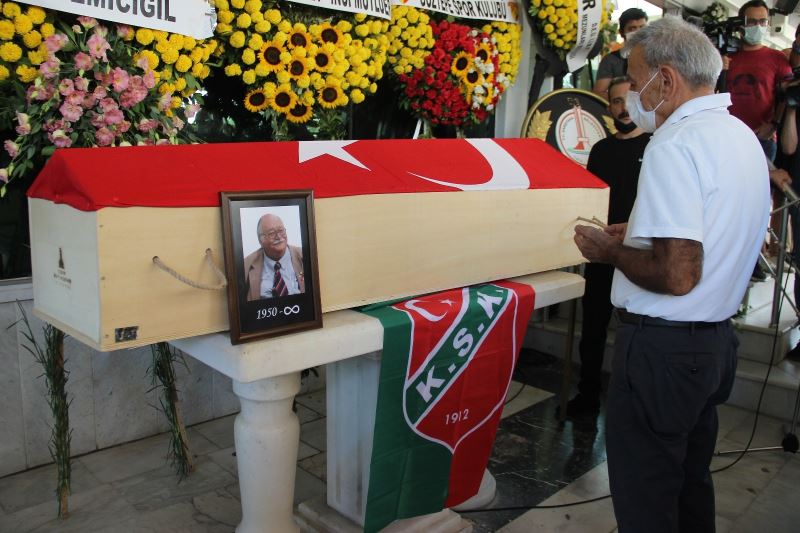 “İzmir Baba” olarak tanınan Sancar Maruflu son yolculuğuna uğurlandı
