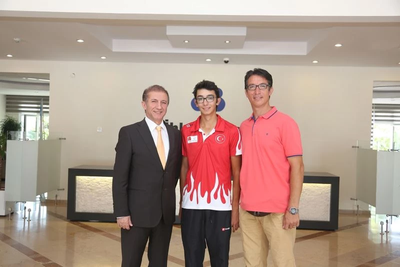 İhlas Kolejinden Mete Gazoz’lu açılış
