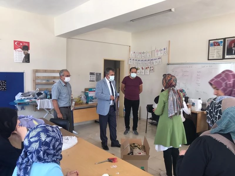 Kursiyerlerden yangın bölgesindeki ailelere kıyafet desteği
