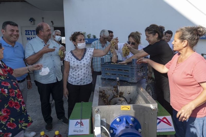 Giritli mahallesindeki üreticiler üzüm sıkma makinesiyle daha çok ürün işleyecek
