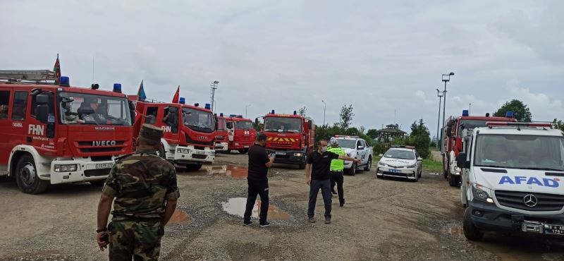 Azerbaycan yangın söndürme ekipleri sevgi gösterileriyle ülkeden ayrıldı
