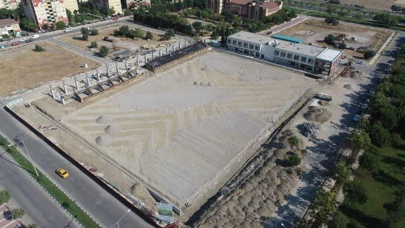 Fikri Bayrıl Spor Tesisleri’nde çalışmalar devam ediyor
