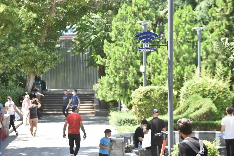 Ankara’da 35 meydan ücretsiz internete kavuştu
