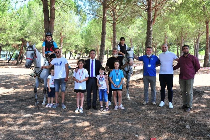 Rektör Prof. Dr. İlter Kuş, BAÜN Spor Kulübü öğrencileriyle buluştu
