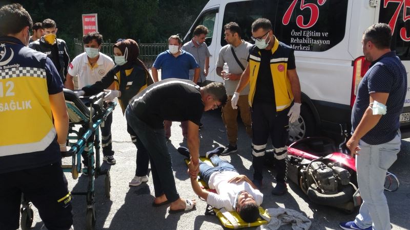 Yaralanan motosikletli sağlık ekibine “Bana ne oldu” diye sordu
