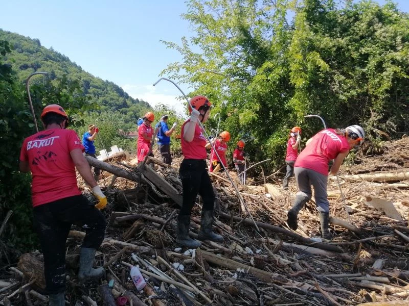 BAKUT ekibi sel bölgesinde arama çalışmalarını sürdürüyor
