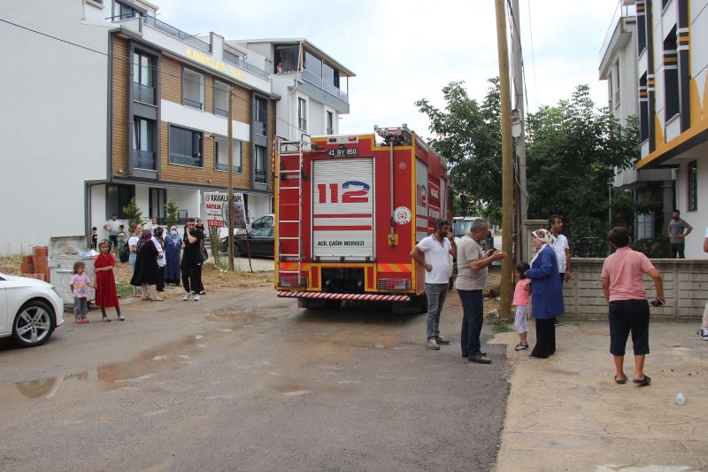 Pano yandı, 7 daire elektriksiz kaldı
