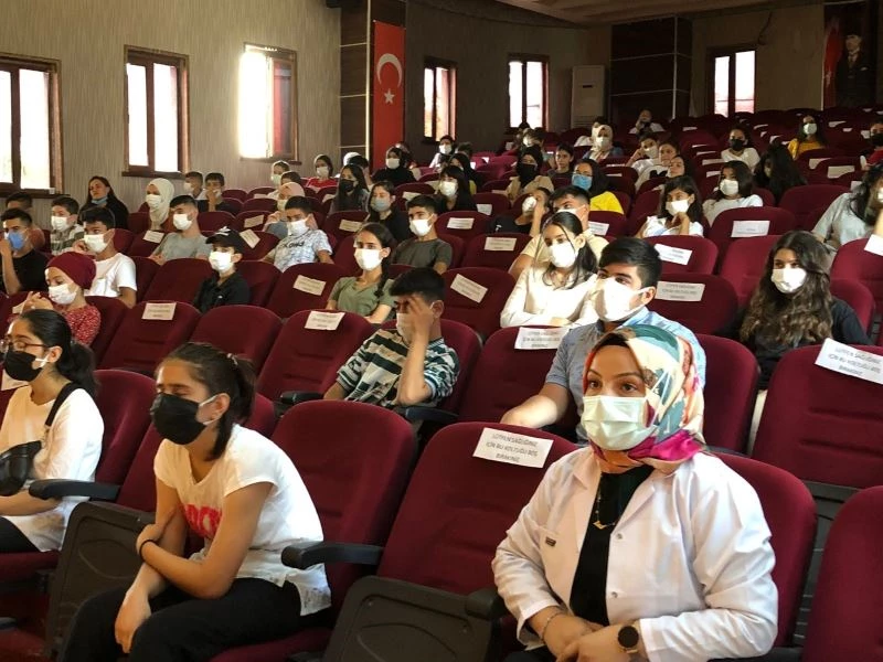 Silvan El-Cezeri Akademi Lise öğrencilerine oryantasyon eğitimi
