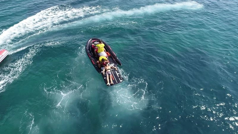 (Özel) Denizde zorda kalanlara uzanan el cankurtaranlar
