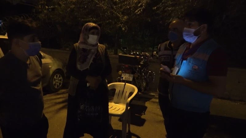 Virüsü hiçe sayıp, karantinayı deldiler: Kimisi otobüste, kimisi de aracında yakalandı
