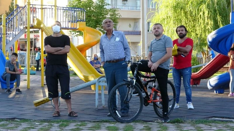 Alkol alıp baz istasyonuna tırmandı, yürekleri ağızlara getirdi
