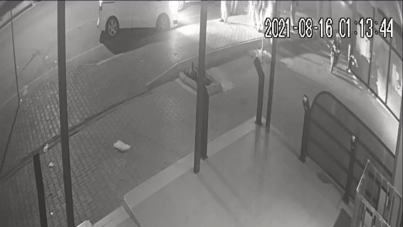 Plakasını cerrahi maskeyle kapattı, trafik polisini kaskla yaraladı
