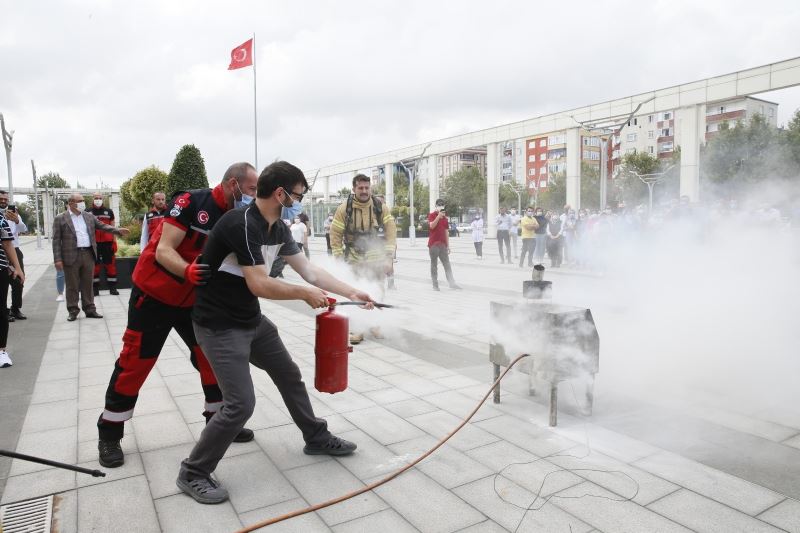 Sultangazi Belediyesindeki yangın tatbikatı gerçeğini aratmadı
