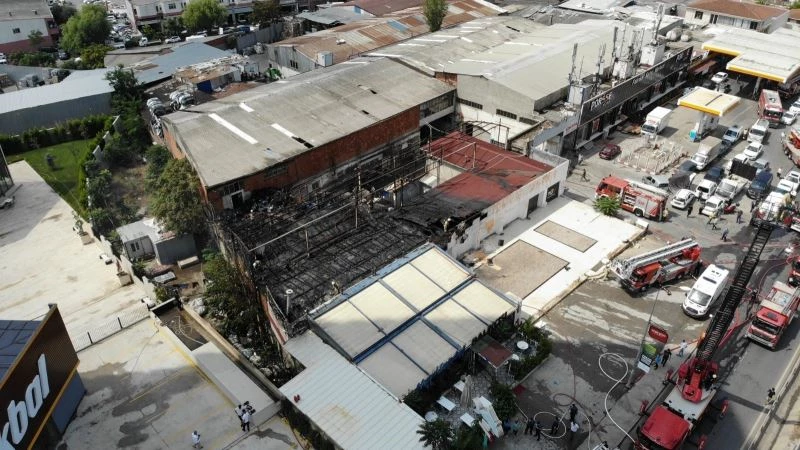 Kartal’da alevlere teslim olan balık restoranı havadan görüntülendi
