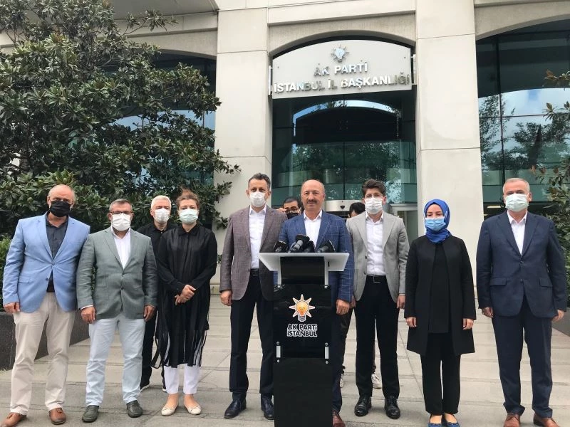 AK Parti İl Başkanlığı’ndan çukurda ölü bulunan hayvanlarla ilgili basın açıklaması
