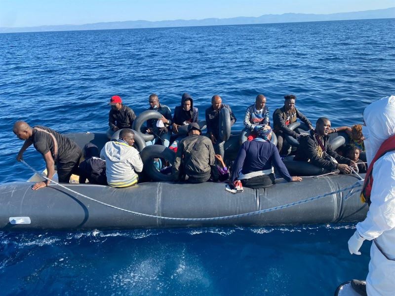 Yunanistan ittiği mültecileri Türk sahil güvenlik ekipleri kurtardı

