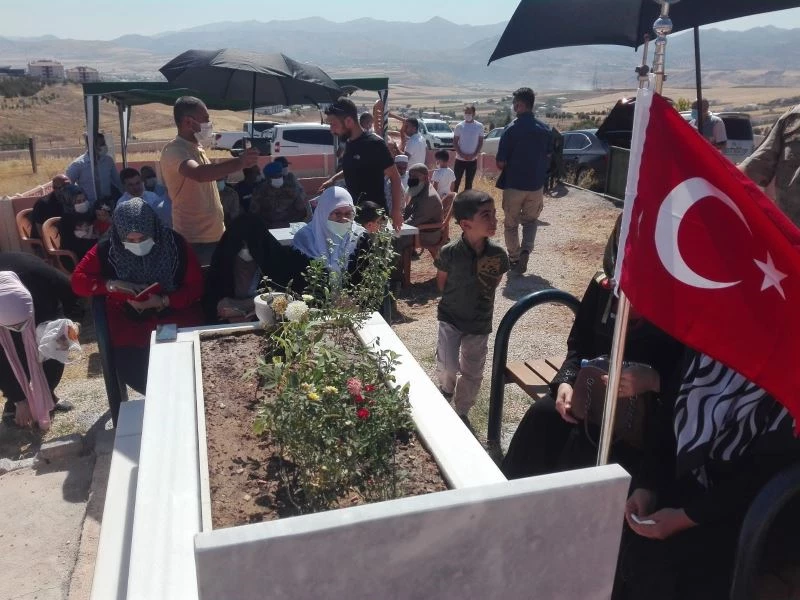 Şehit Kıratlı kabri başında anıldı
