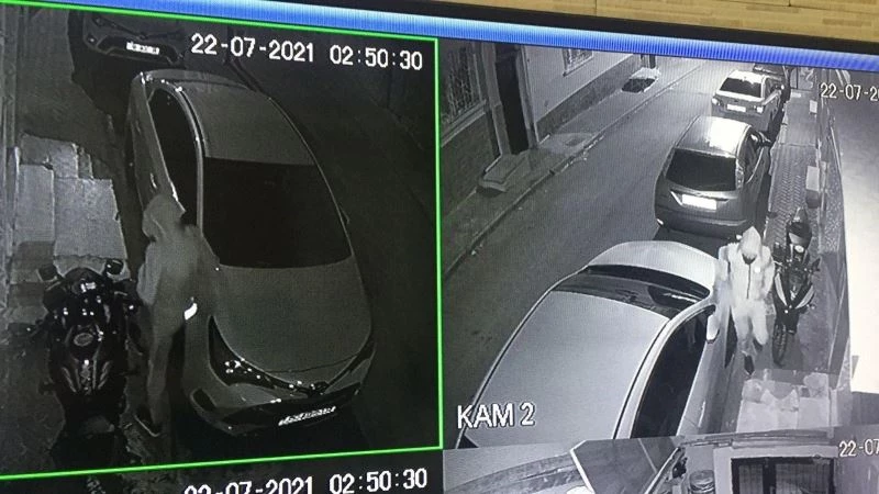 Direksiyon kilidini kıran motosiklet hırsızları güvenlik kameralarına yansıdı
