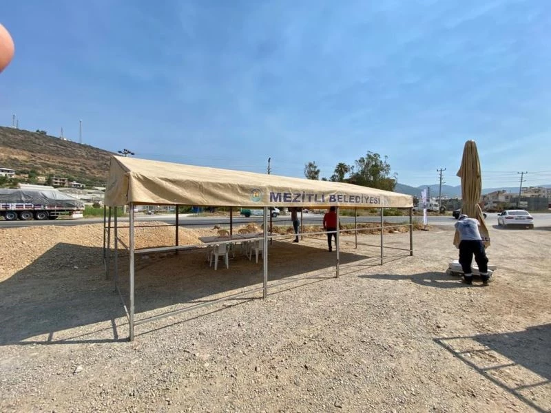 Mezitli’nin kadınlarından yangın bölgelerine su ve gıda desteği
