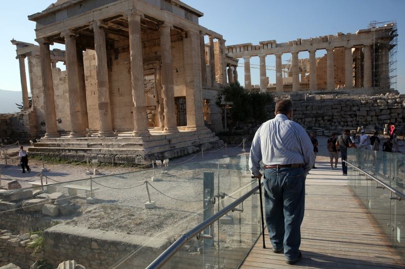 Yunanistan’da aşırı sıcaklar nedeni ile arkeolojik açık hava müzeleri ziyarete kapatılıyor
