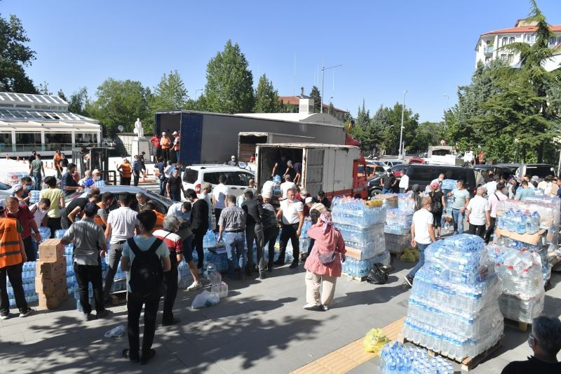 Ispartalılar yangın için seferber oldu
